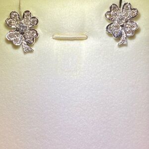 Sparkling Clover Stud Earrings in 14k White Gold and diamonds - Women Jewelry